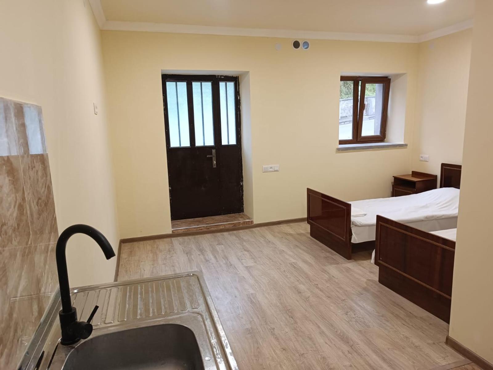 Verishen Guest House B&B Горис Екстериор снимка