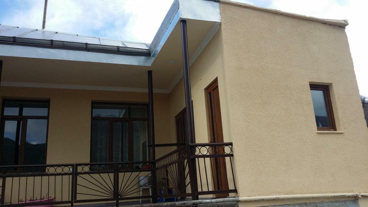 Verishen Guest House B&B Горис Екстериор снимка