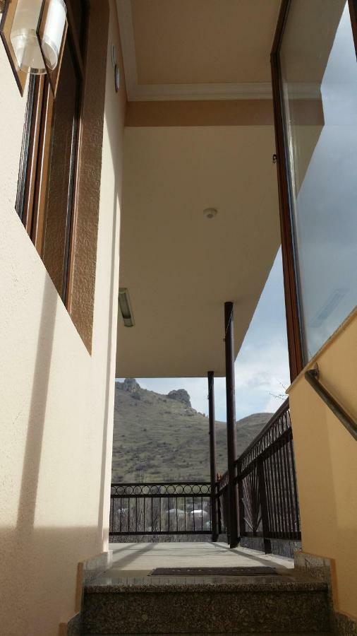Verishen Guest House B&B Горис Екстериор снимка